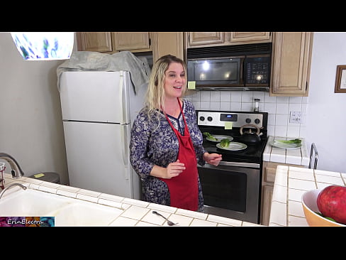 ❤️ A madrasta o ordenha na cozinha antes de sua data ❤ Porno bonito em pt-br.quizfarmature.ru ️❤